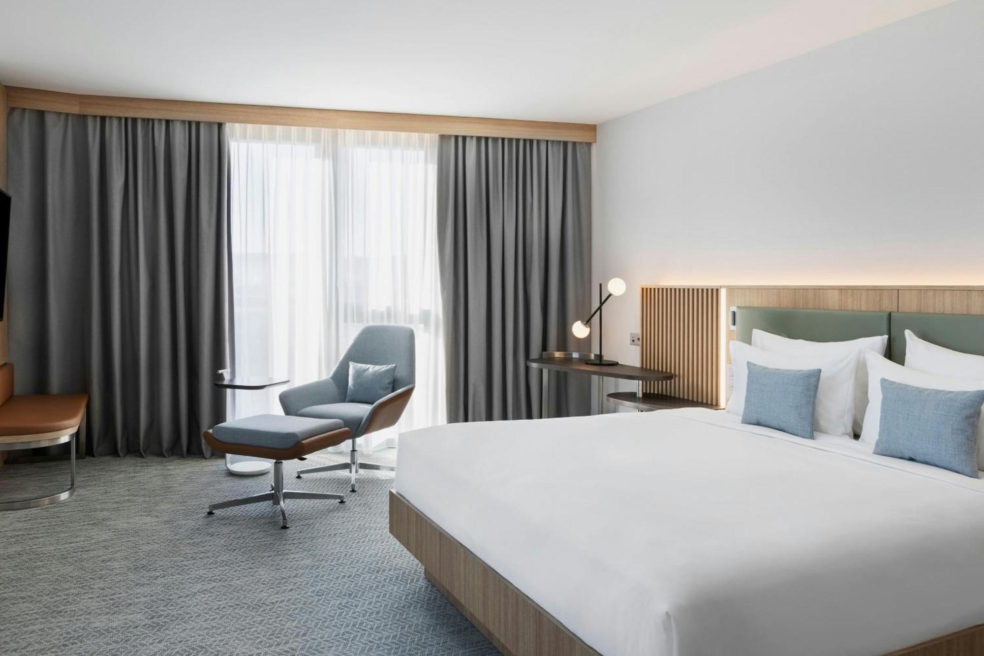 Courtyard By Marriott Biel Bienne Hotel Exterior foto