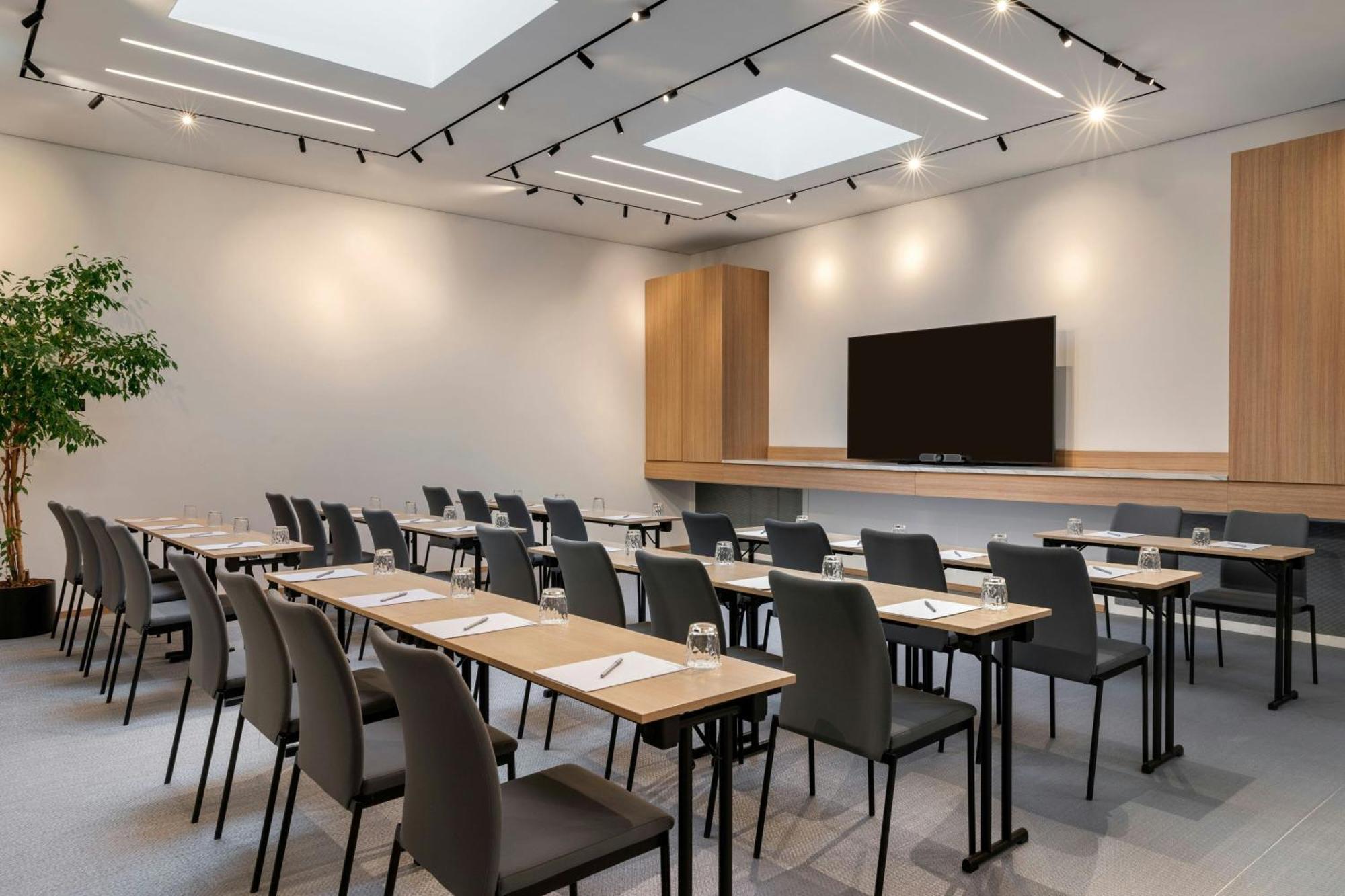 Courtyard By Marriott Biel Bienne Hotel Exterior foto